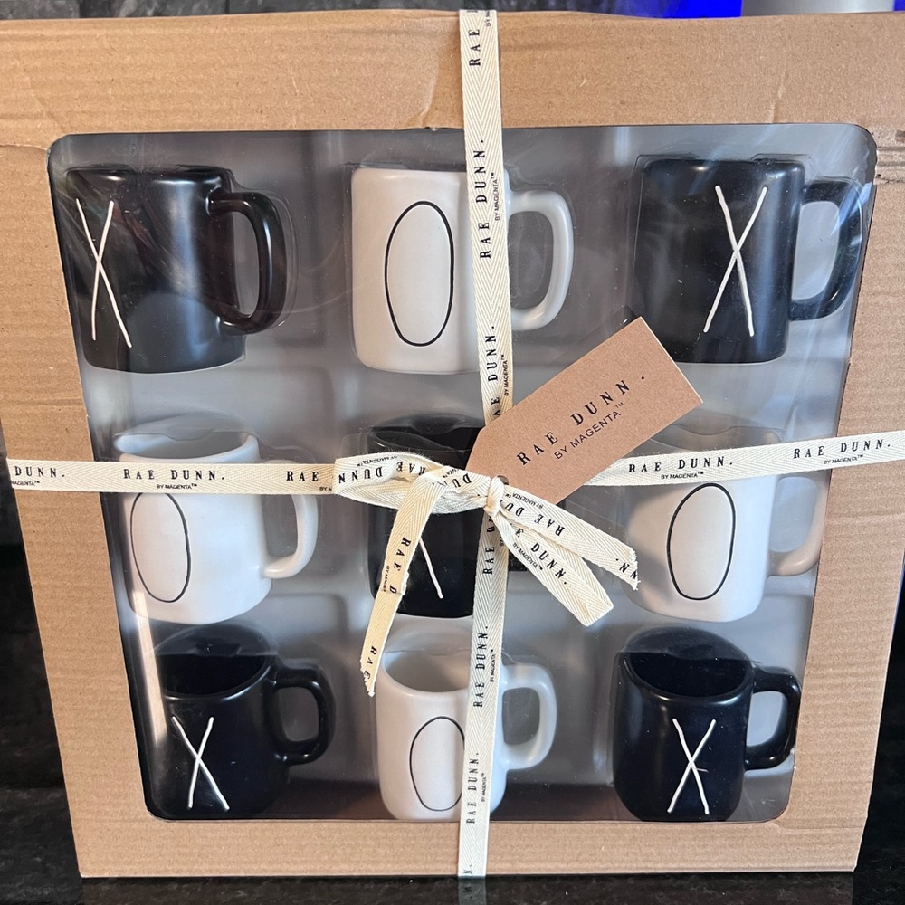 BNIB!! Rae Dunn Ceramic TIC TAC TOE Set with Black & White Mug Game Pieces, CUTE